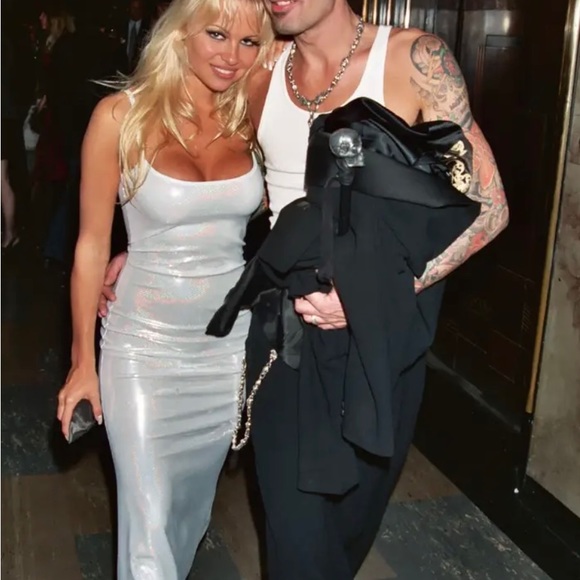 Pamela Anderson 2000s lookalike dress - Picture 3 of 5